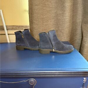 Abeo Dark Blue Suede Ankle Boots